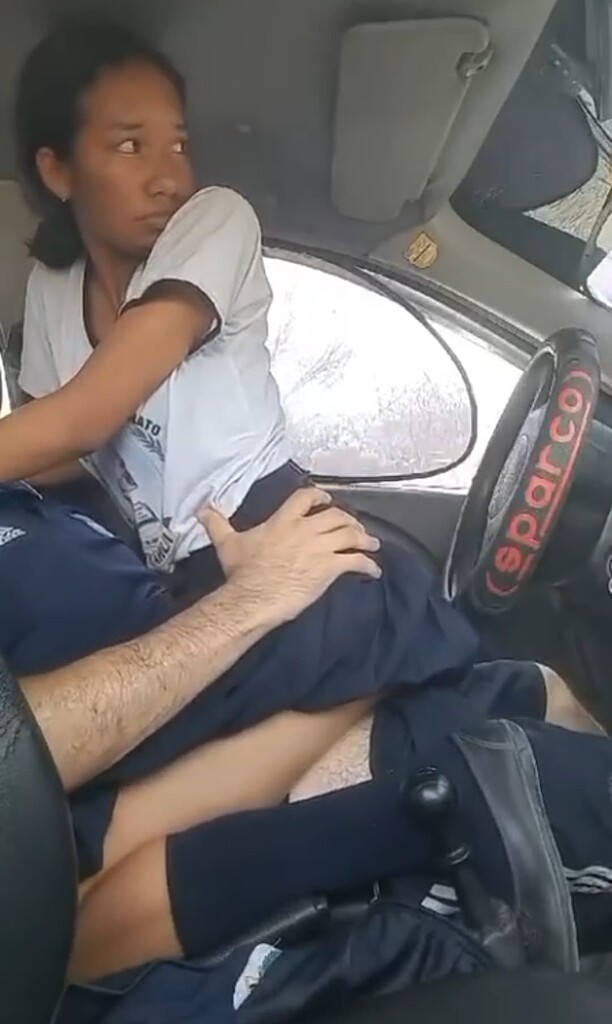 El profesor se coje a su alumna en el coche - Jovencitas - Filtradas 