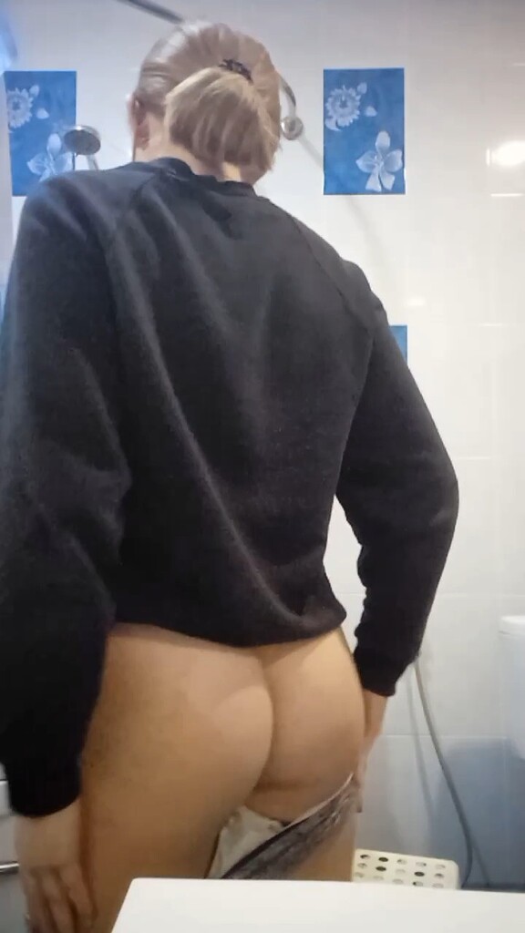 Slimny young slut opens her vagina - Young girls - Leaked            