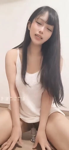 Cute Japanese Girl Riding a Dildo(1)
